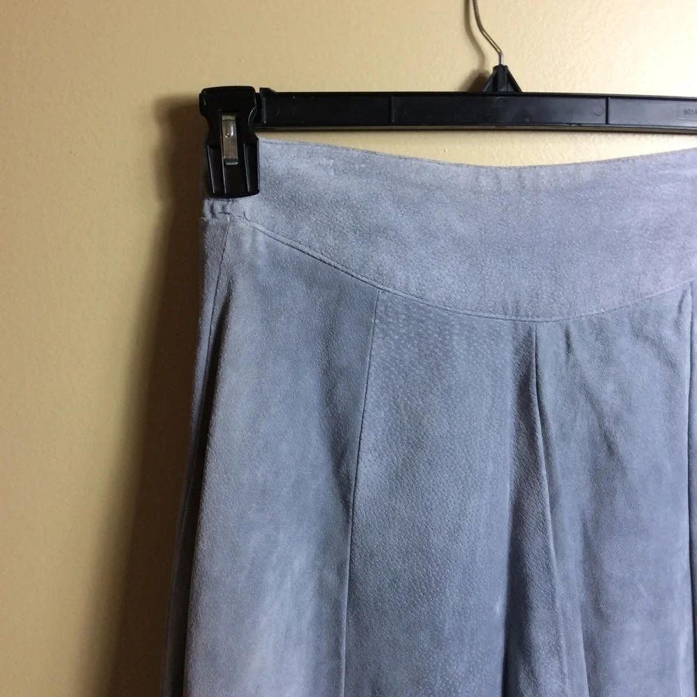 Vintage 80s Diani gray Suede midi skirt. Leather. Medium. High waist